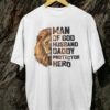 Kaos Pria Man of GOD Tshirt Suami Rohani Kata Kata Keren - Gambar 2